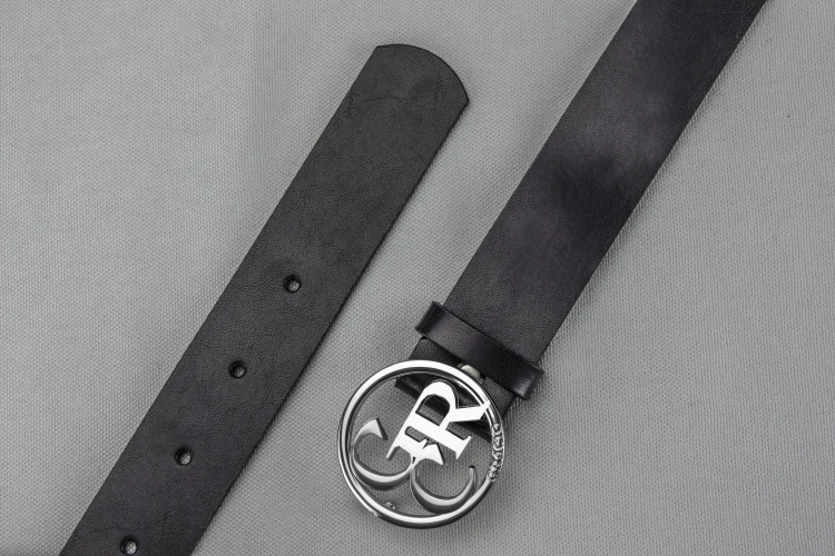 rozlozony-pasek-skorzany-czarny-okragla-klamra-monogram-gracio